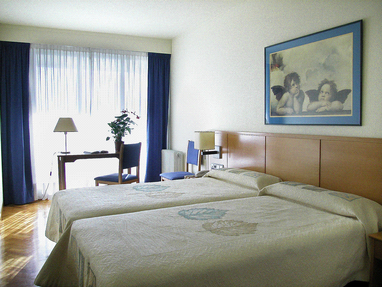 Suites Sercotel Mirasierra Pamplona Ruang foto