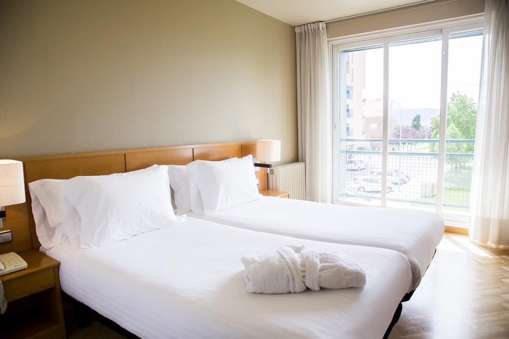 Suites Sercotel Mirasierra Pamplona Bagian luar foto