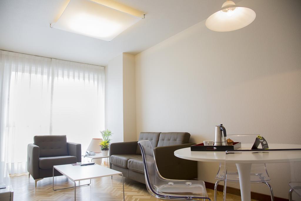 Suites Sercotel Mirasierra Pamplona Bagian luar foto