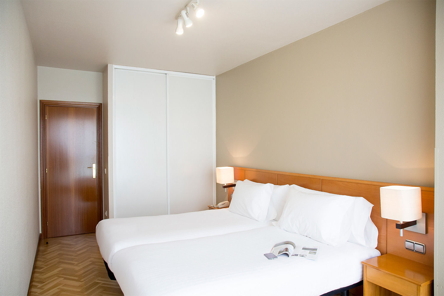Suites Sercotel Mirasierra Pamplona Bagian luar foto