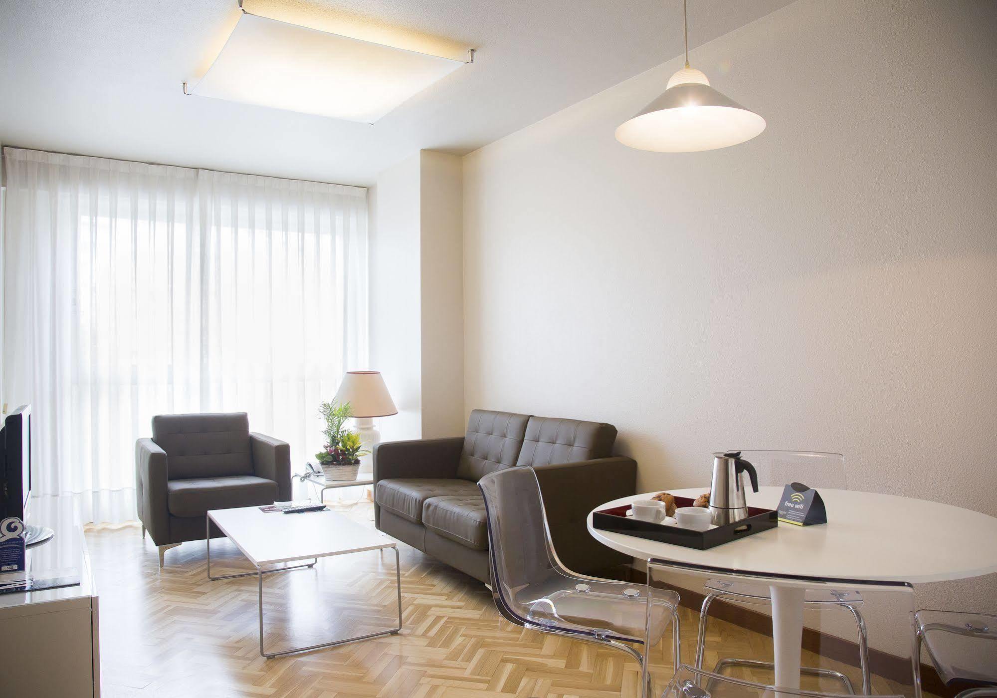 Suites Sercotel Mirasierra Pamplona Bagian luar foto