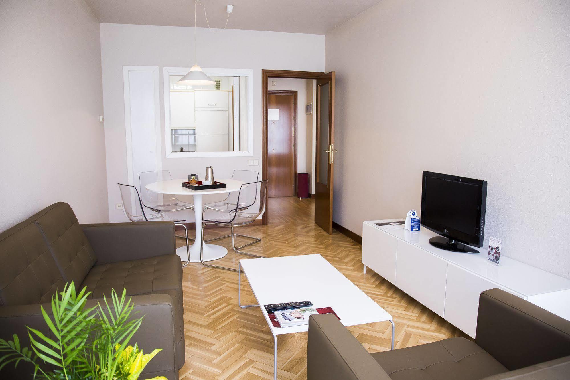 Suites Sercotel Mirasierra Pamplona Bagian luar foto