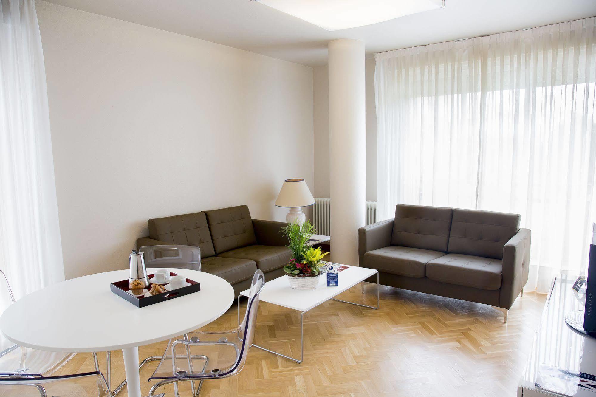 Suites Sercotel Mirasierra Pamplona Bagian luar foto