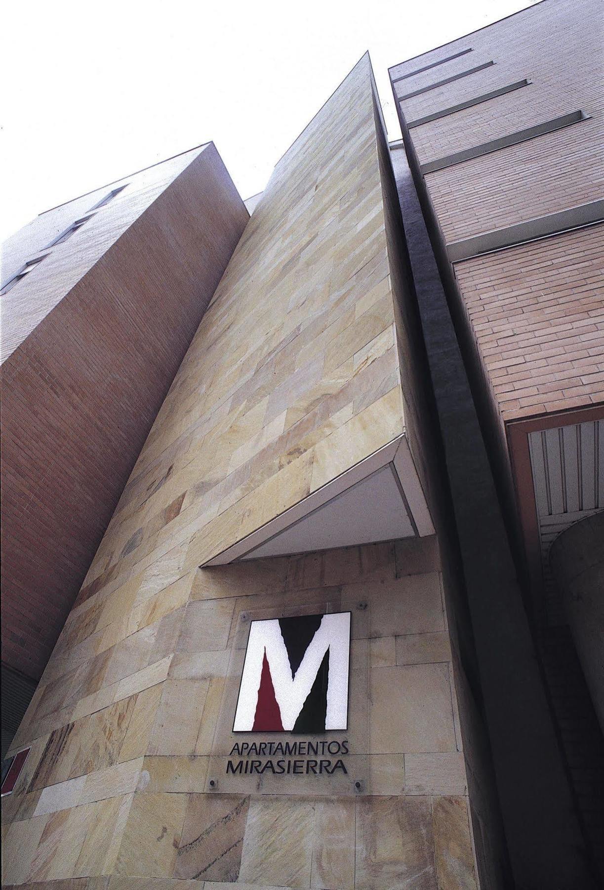 Suites Sercotel Mirasierra Pamplona Bagian luar foto