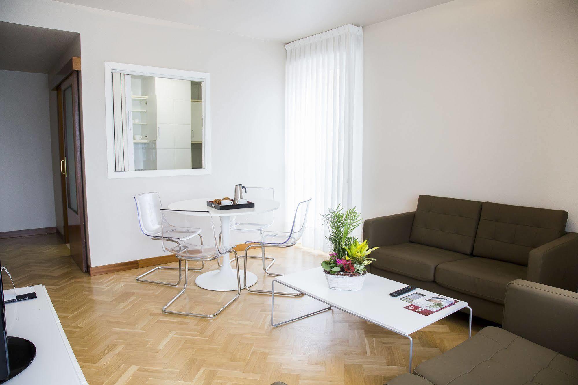Suites Sercotel Mirasierra Pamplona Bagian luar foto