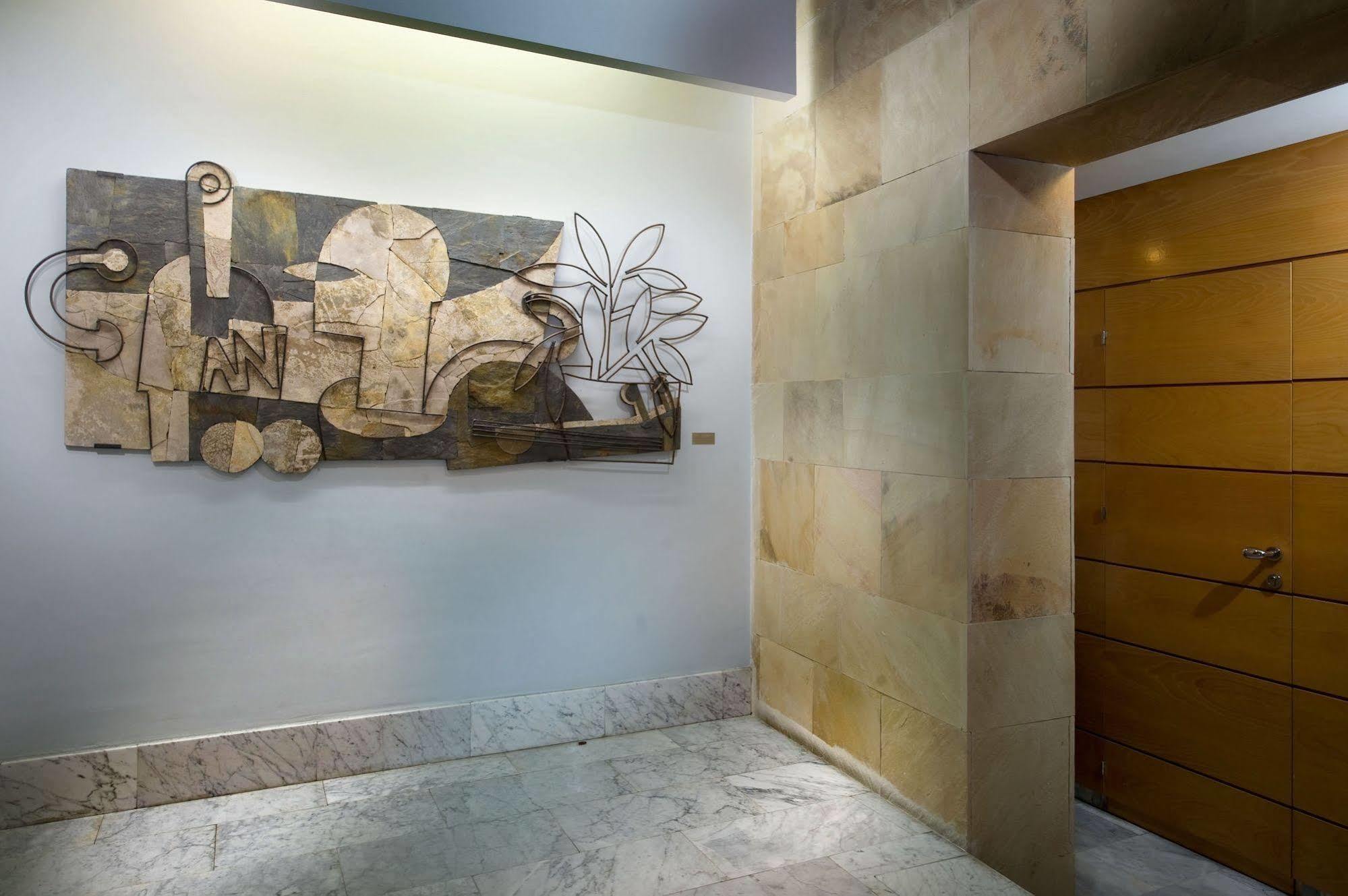 Suites Sercotel Mirasierra Pamplona Bagian luar foto
